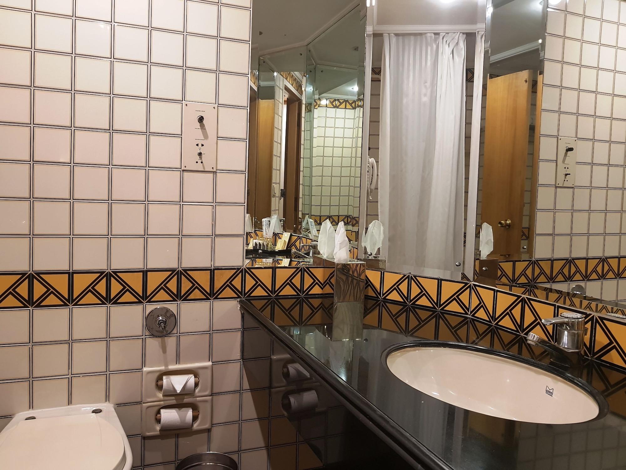 Taj Banjara Hotel Haidarábád Kültér fotó Bathroom in a hotel
