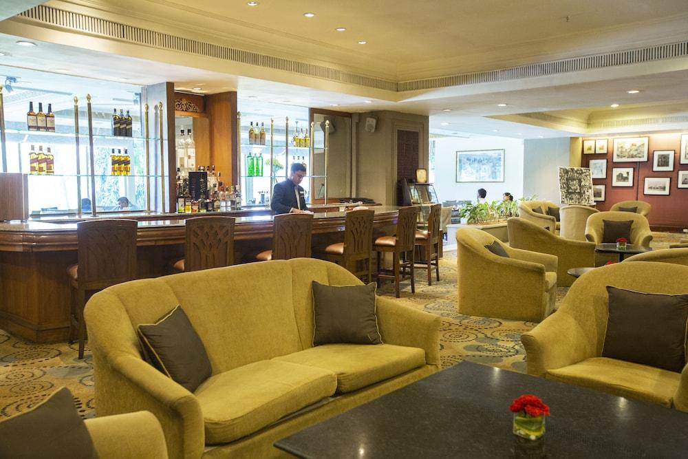 Taj Banjara Hotel Haidarábád Kültér fotó The bar at the Imperial Hotel