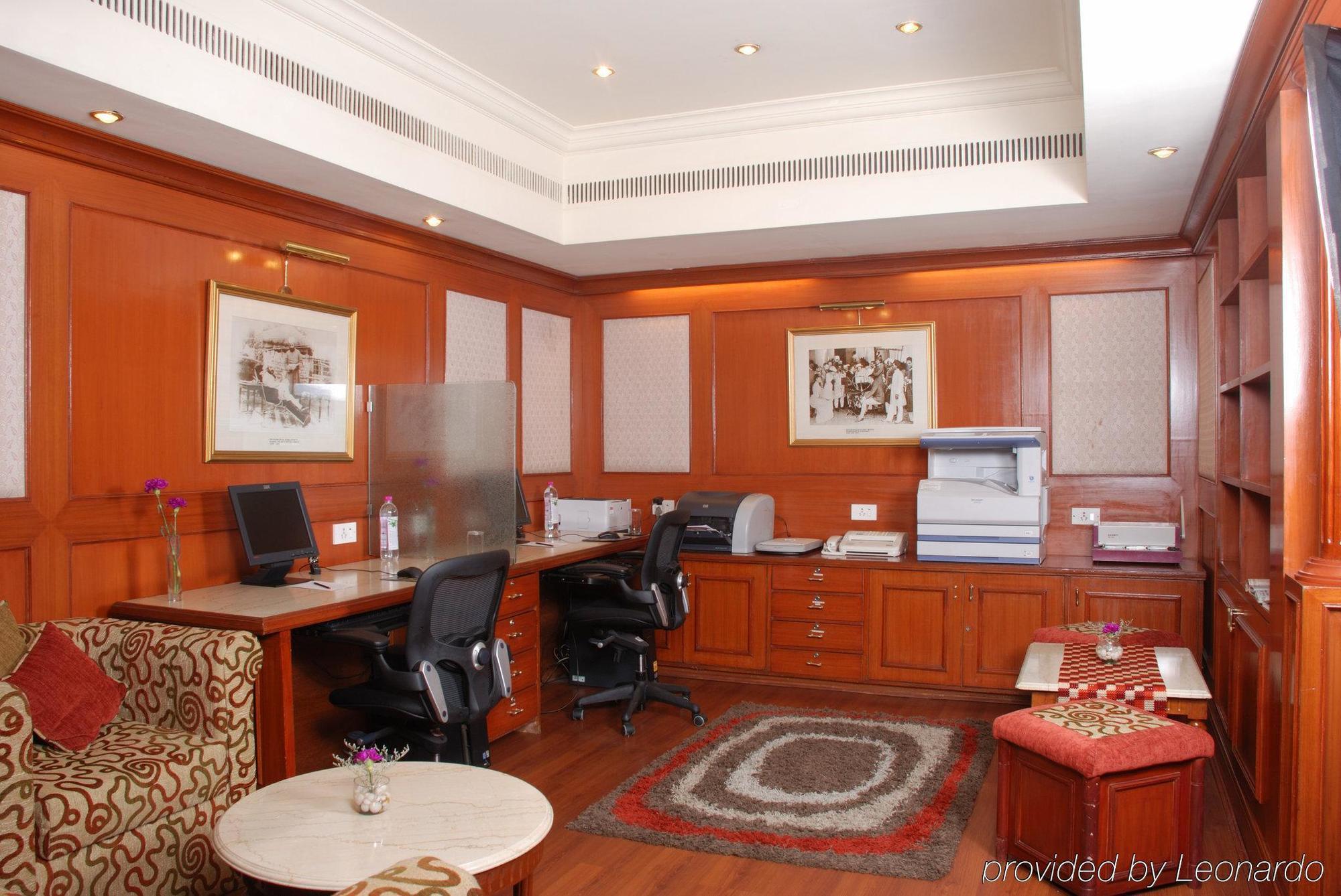 Taj Banjara Hotel Haidarábád Létesítmények fotó A typical hotel business center