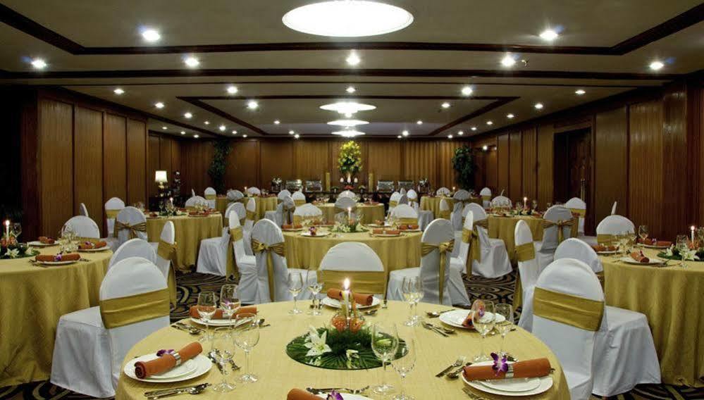 Taj Banjara Hotel Haidarábád Étterem fotó A banquet hall